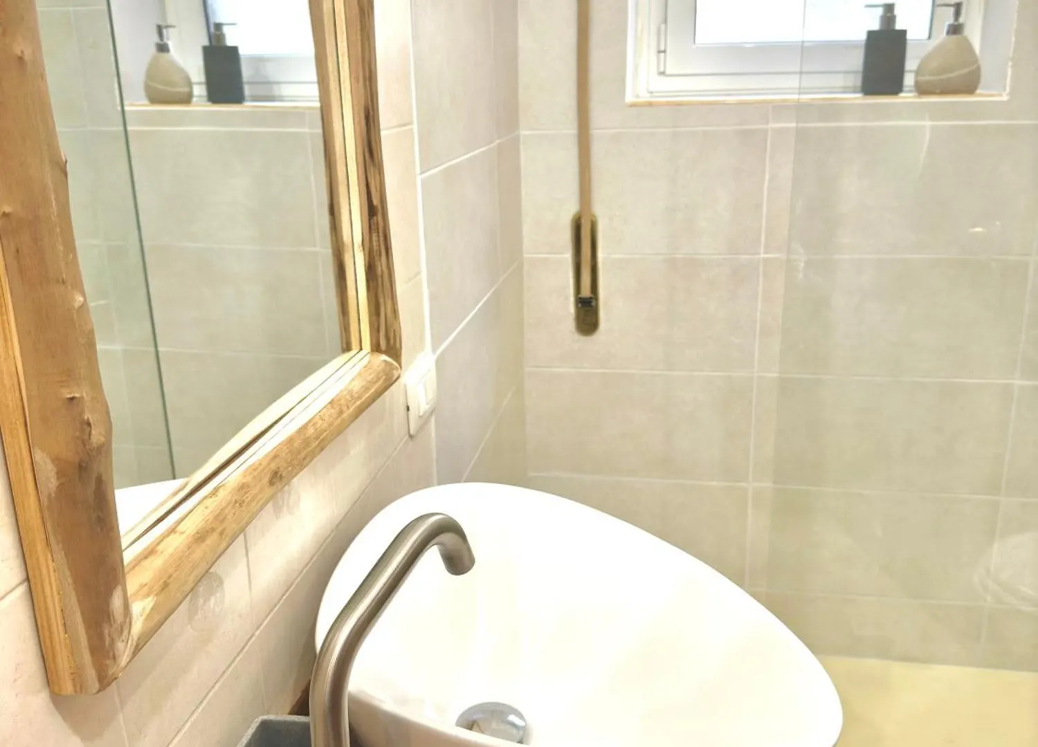 Apartment Dude House - Spacious New Flat Near Metro A Station Rome